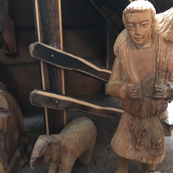 Vintage OAK Mid Century Large Olive Wood Creche Set - Picture 7 of 15